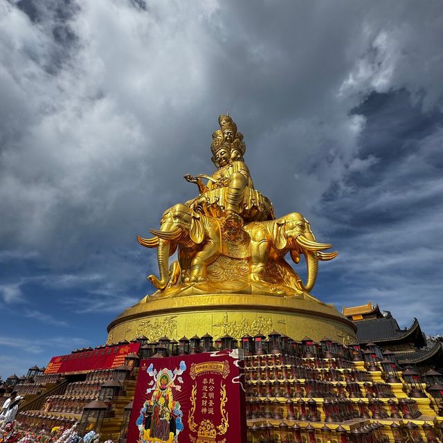 Emei Mountain - Elephants and Bodhisattvas abound on Ermei Shan.