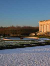 Versailles Gardens: Sunset's Snowy Embrace 🌅