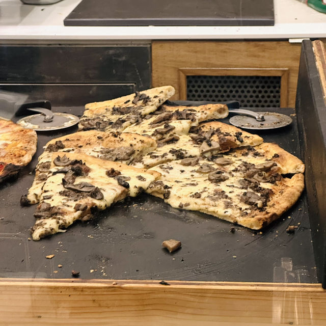 Truffle pizza for €4.9 that will blow your mind!