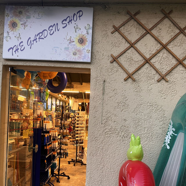 This garden shop is a sea-nful delight!
