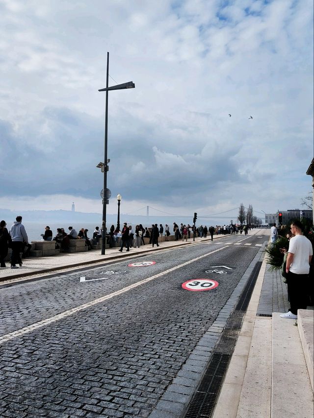 🌟 Discover the Charm of Praça do Comércio in Lisbon 🇵🇹🚶‍♂️