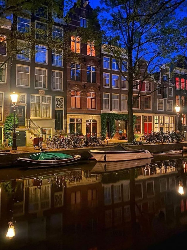 Amsterdam – Where Canals, Culture, and Creativity Meet