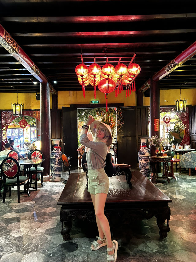 You are in restaurant, but feel like an historical museum! It’s possible in Hoi An