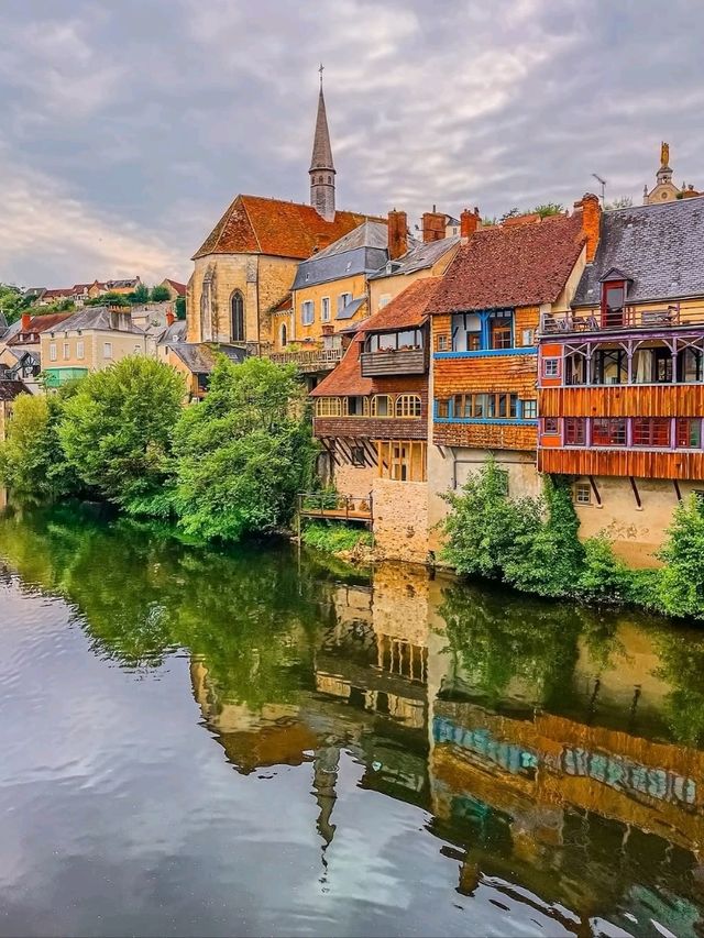 🏞️ Reflections of Time – Argenton-sur-Creuse, France