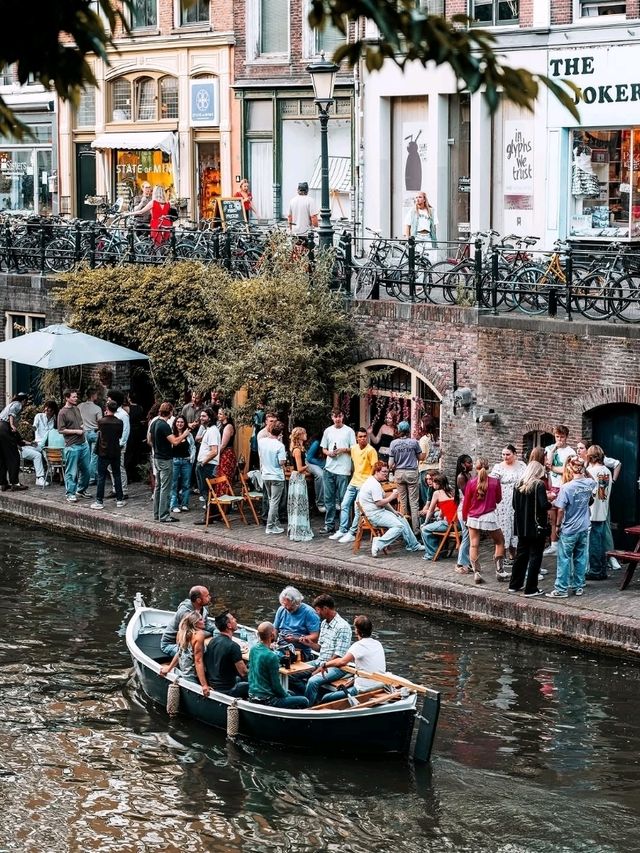 🏰🚲 “Hidden Canals & Timeless Charm: A Day in Utrecht” 🇳🇱