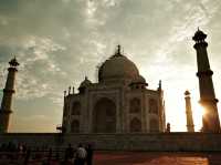 🍁 Taj Mahal – Autumn Softness & Marble Glow