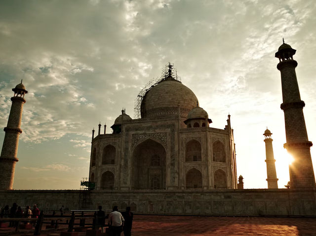 🍁 Taj Mahal – Autumn Softness & Marble Glow 🍁 Taj Mahal – Autumn Softness & Marble Glow