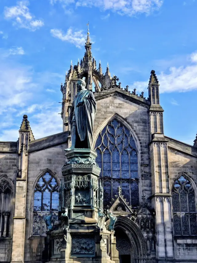 🍂 Royal Mile – The Beating Heart of Edinburgh’s Old Town 🏰