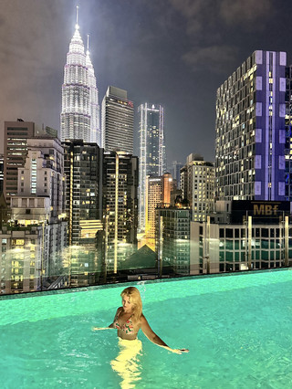 🏙️ отель Hyatt Centric с инфинити-бассейном на крыше ✨и шикарным видом на Башни Петронас .