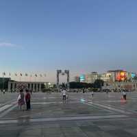 打卡龍華文化廣場