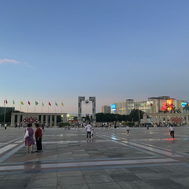 打卡龍華文化廣場