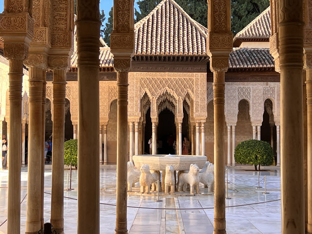 阿爾罕布拉宮之獅子庭院