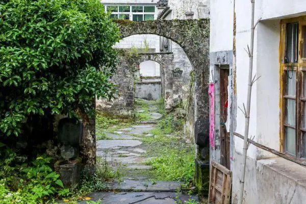 安徽石台有一個隱藏的古村，比宏村還淳樸，幾乎沒有遊客