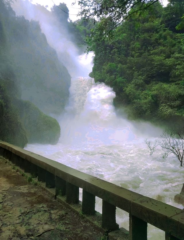 藏在雲南深山的瀑布奇觀