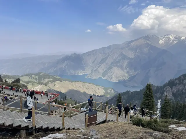 ウルムチ周辺の観光地、天山天池