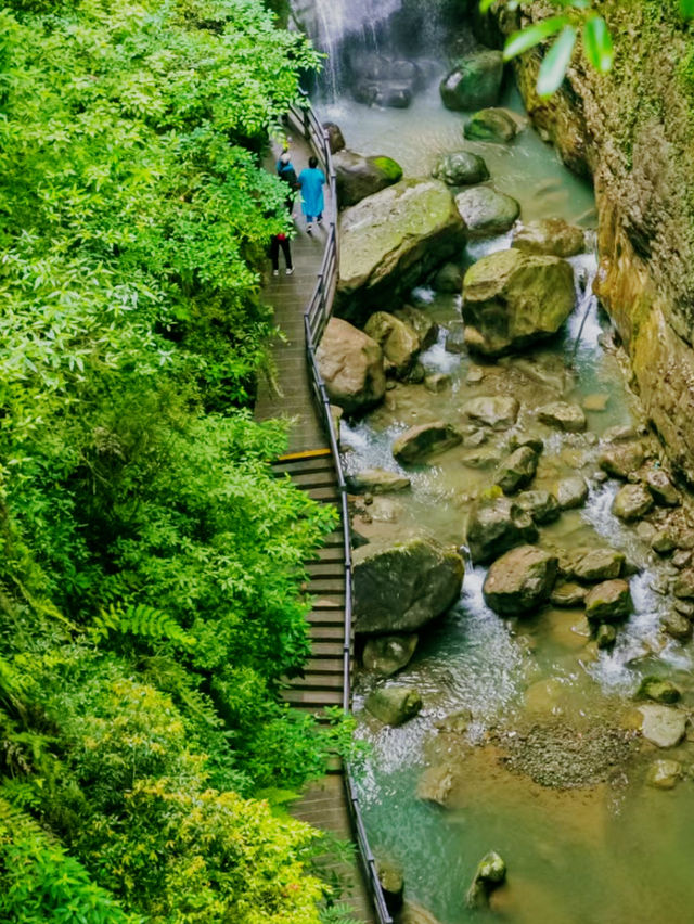 北緯三十度，山水相依，大美恩施