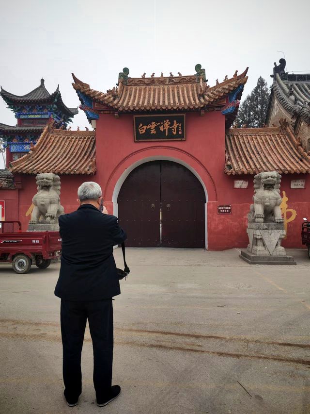 相傳清代順治皇帝出家之地：白雲禪寺