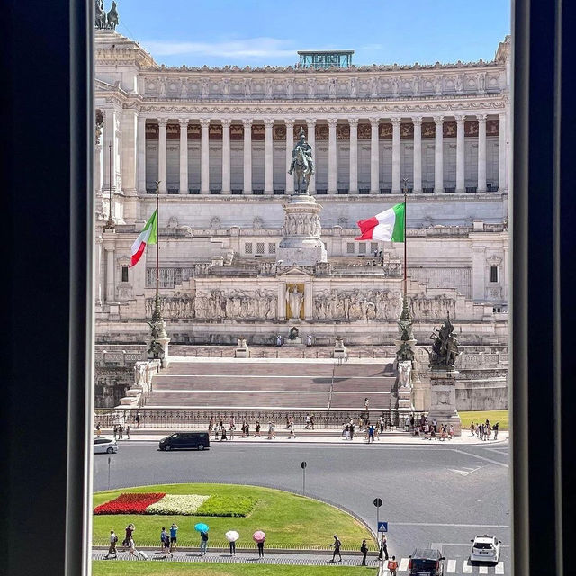 Embodying Italian Unity: Exploring Piazza Venezia in Rome 🏛️