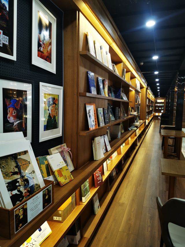 書香氣華，書店明星，閱讀寶地，泰舍書局