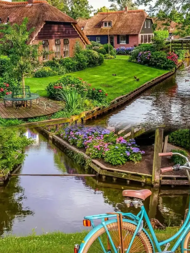 Living in God's watercolor painting, the fairy tale town of the Netherlands is well worth the visit!