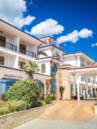 🌟 Unwind in Luxury: Sveti Vlas's Top Hotel Picks 🛎️