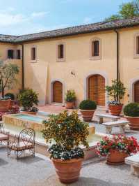 Tuscan Treasure: Castello di Casole's Enchanting Escape 🏰✨