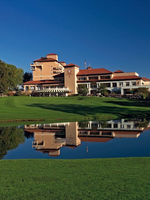 🌟 Colorado Springs Charm: The Broadmoor Bliss 🏔️✨