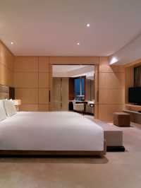 🌟 Hong Kong Hotspot: Hyatt Regency TST's Luxe Comforts 🌃✨
