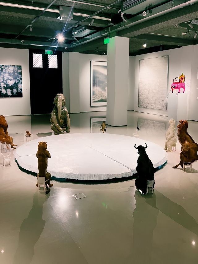 經營定位在當代優秀的有潛力的並具強烈個人風格的藝術家及作品上 經營定位在當代優秀的有潛力的並具強烈個人風格的藝術家及作品上