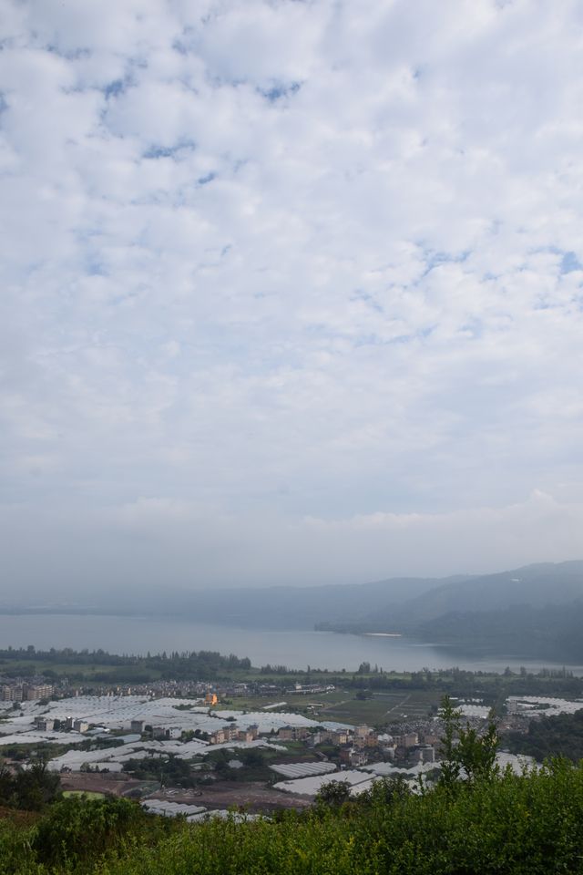 喺西昌!啱啱退房!入住咗17°C嘅邛海邊嘅...。
