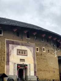 承啟樓：土樓明珠，歲月傳奇。