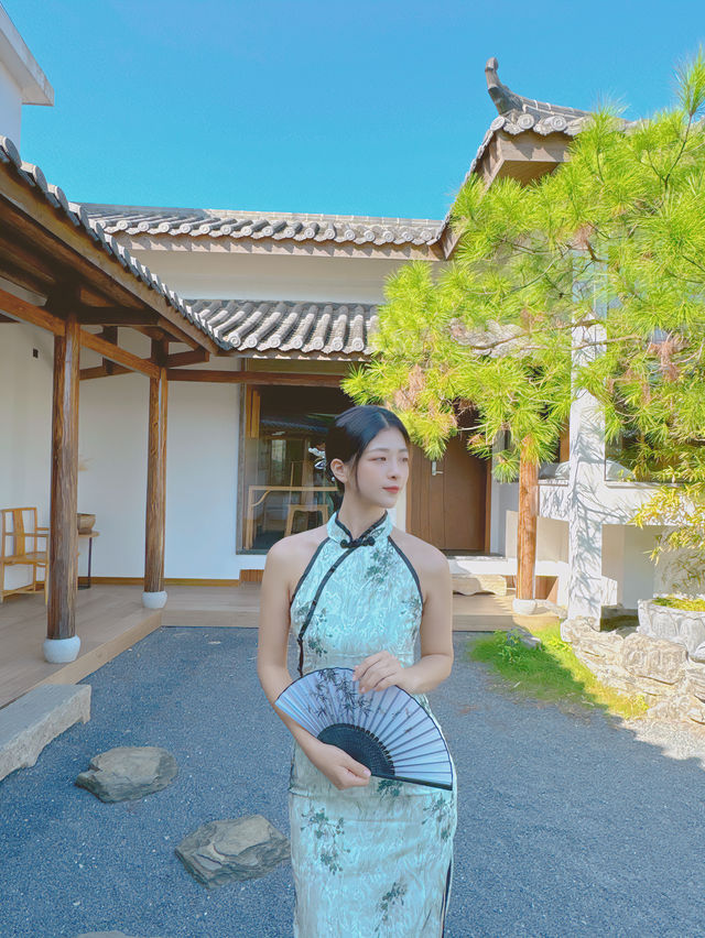 這酒店頂樓竟然隱藏著蘇式山景園林。