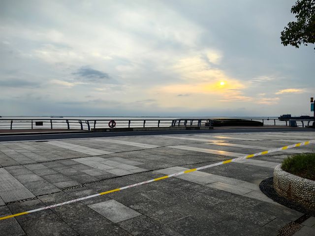 長江落日。