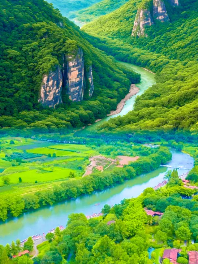Wuyi Mountain: A Hidden Paradise of Green Waters and Red Cliffs 
