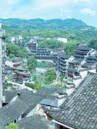 喺古鎮大瀑布，將日子過成詩