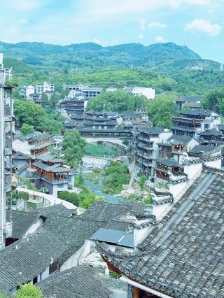 고대 마을의 대폭포, 시 같은 일상을 살아가다