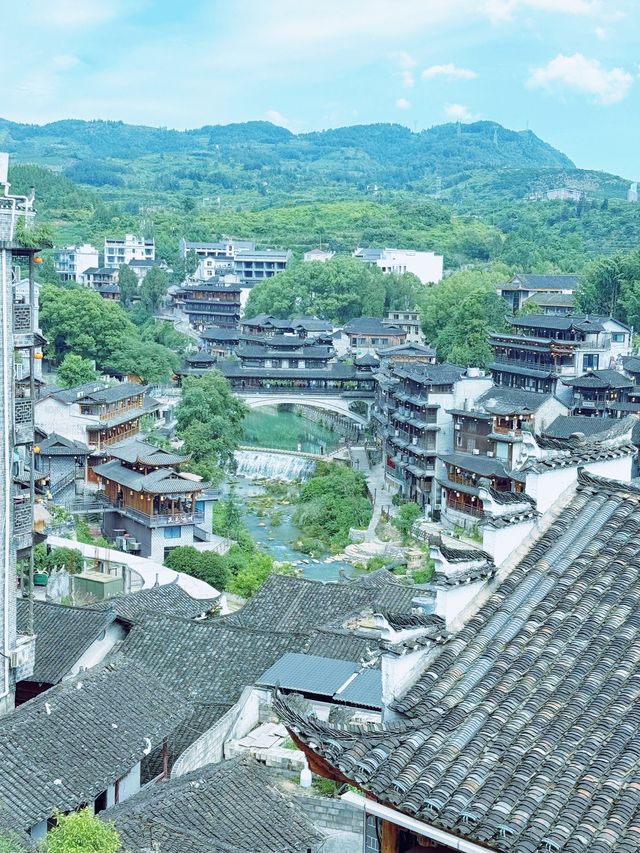 喺古鎮大瀑布，將日子過成詩