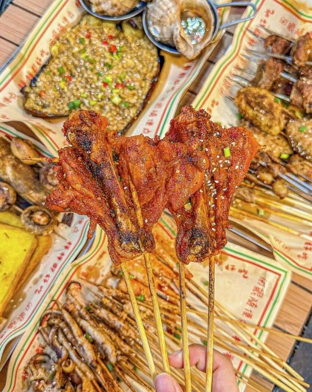 從希貝酒店到「我烤」燒烤店：一場煙火繚繞的美味奔赴