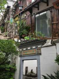 橫店影視城中國好萊塢的沉浸式穿越跟著葉聖陶遊雙龍洞：躺船入洞