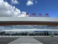 長白山紅石峯生態風景區紅楓染紅了峯頂