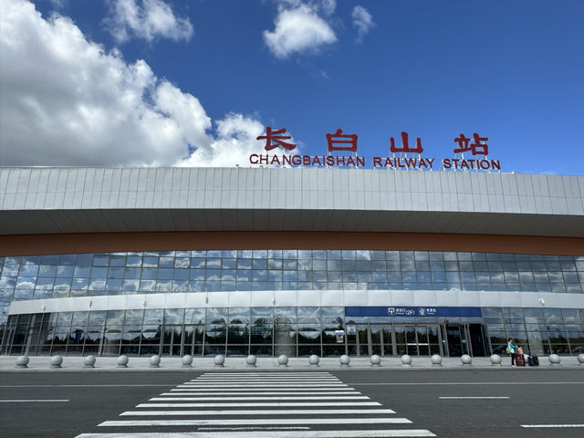 長白山紅石峯生態風景區紅楓染紅了峯頂