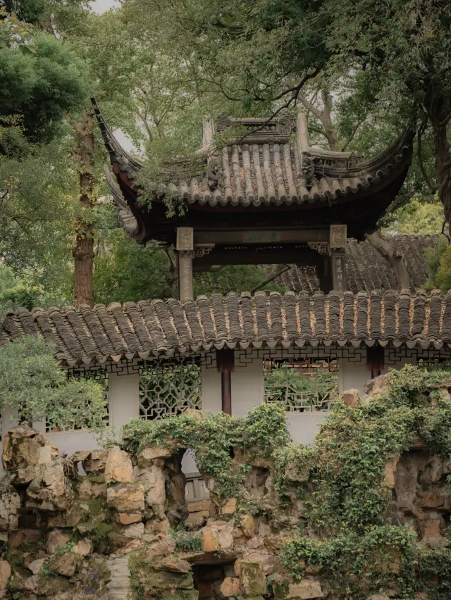The Canglang Pavilion on a cloudy day is truly the poetic pinnacle of Suzhou gardens
