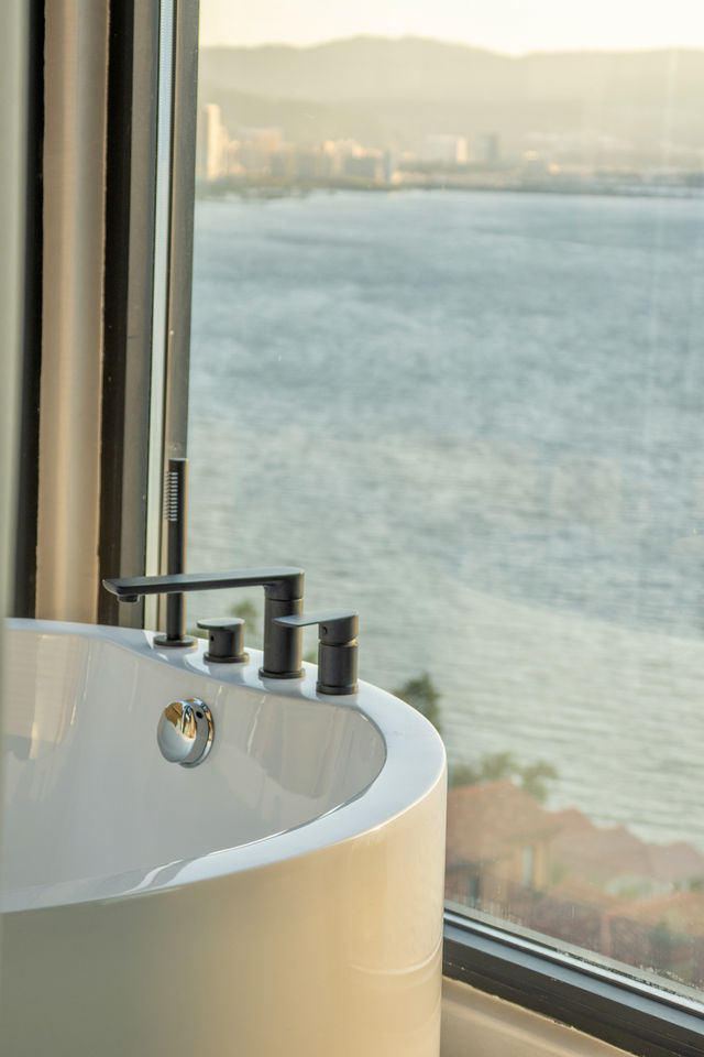 住進畫裡,當一天海的主角 住進畫裡,當一天海的主角