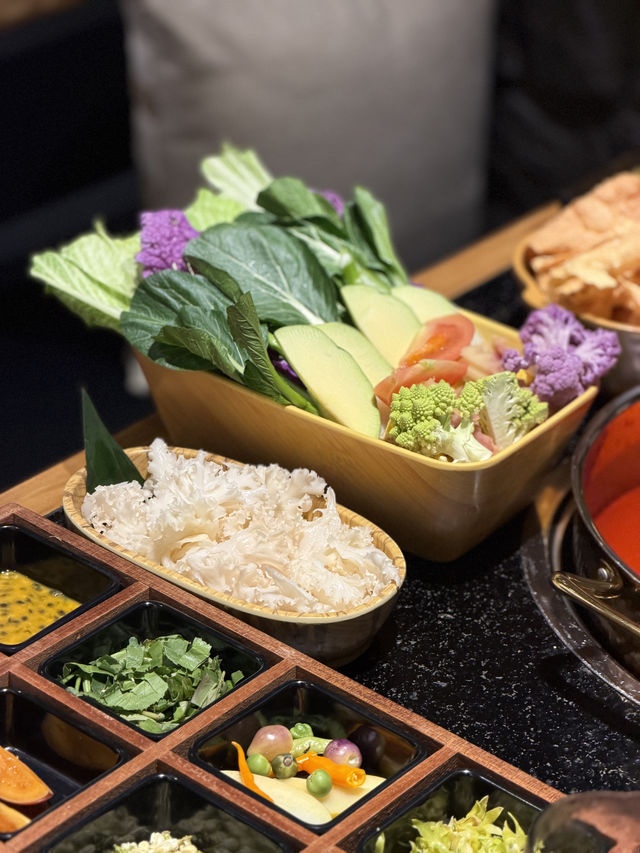 北京也能吃到現舂的！雲南野果酸湯火鍋，一口酸到景邁山