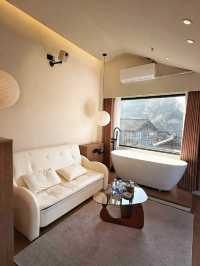 因為一扇窗，來到一座城