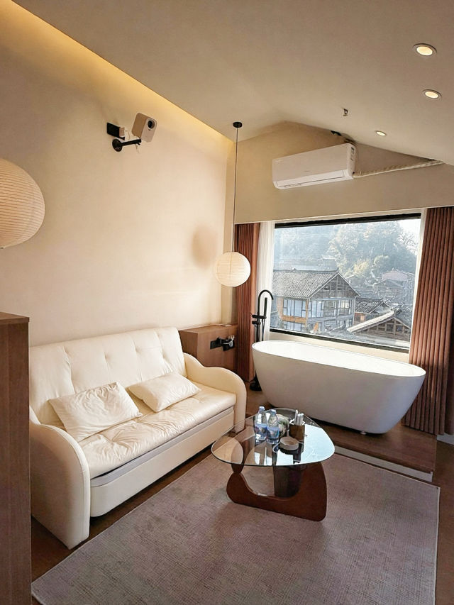 因為一扇窗，來到一座城