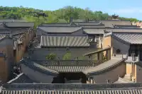 與有肝膽人共事,從無字句處讀書。