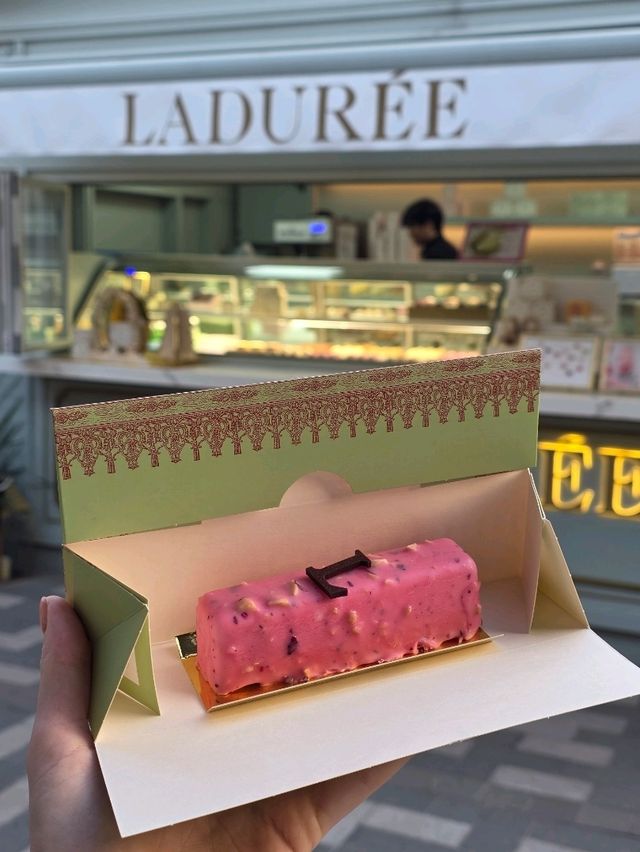 Ladurée в Shanghai Village: парижский шик в Шанхае Ladurée в Shanghai Village: парижский шик в Шанхае