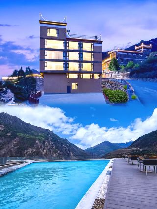 川西のチベット村にある神仙民宿「暮山映雪・私湯別院」