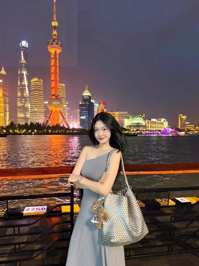 Hidden Photo Spot at Shanghai Bund to Avoid Crowds